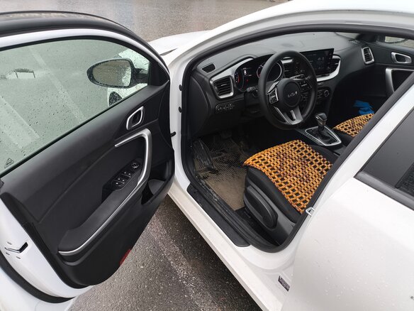 2023 Kia Ceed III Рестайлинг, белый, 2600000 рублей - вид 6