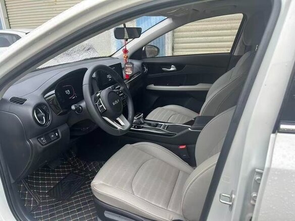 2021 Kia K3 II (China Market), белый - вид 6