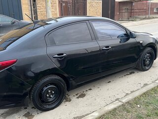 2019 Kia Rio IV, чёрный, 1450000 рублей, вид 3