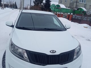2013 Kia Rio 5-speed III, белый, 930000 рублей, вид 2