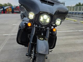 2017 Harley-Davidson CVO Street Glide Limited, чёрный, 1990000 рублей, вид 4