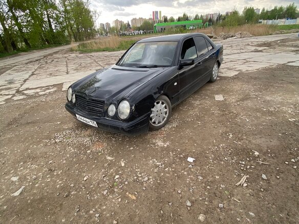 1996 Mercedes-Benz E-Класс 280 II (W210, S210), серый, 199999 рублей