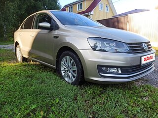 2018 Volkswagen Polo V Рестайлинг, бежевый, 1498000 рублей, вид 2