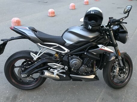 2017 Triumph Street Triple, серый, 950000 рублей, вид 1