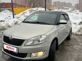 2013 Skoda Fabia II Рестайлинг, серебристый, 580000 рублей, вид 1