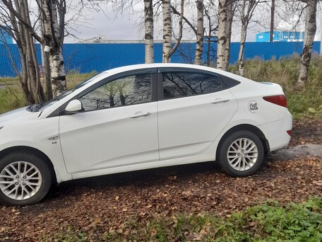 2016 Hyundai Solaris I Рестайлинг, белый, 900000 рублей, вид 2