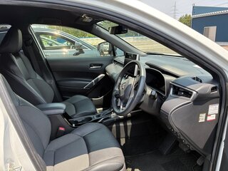 2023 Toyota Corolla Cross I, белый, 1989000 рублей, вид 5