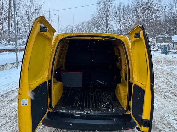 2017 Volkswagen Caddy IV, жёлтый - вид 10