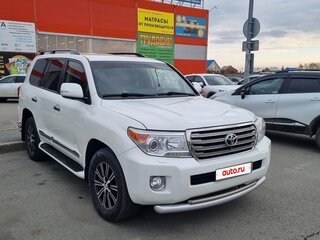 2013 Toyota Land Cruiser 200 Series Рестайлинг 1, белый, 5700000 рублей, вид 2