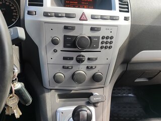 2013 Opel Zafira B Рестайлинг, белый, 750000 рублей, вид 2