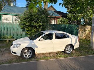 2011 Skoda Octavia II (A5) Рестайлинг, белый, 450000 рублей, вид 3
