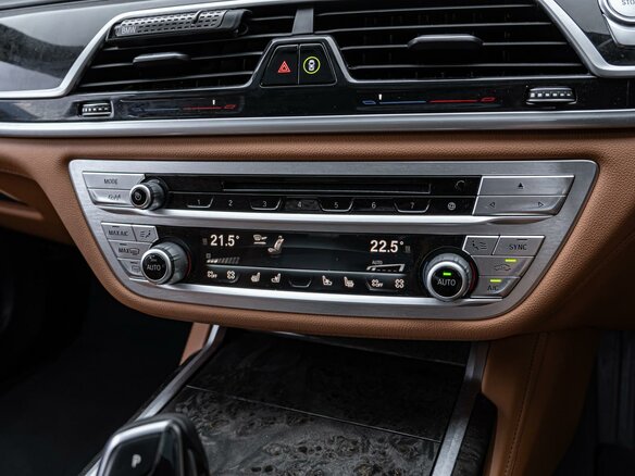 2017 BMW 7 серии 740e VI (G11/G12), белый - вид 14