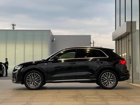 2022 Audi Q3 35 TFSI II (F3), чёрный, 1931000 рублей, вид 4
