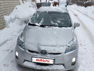 2010 Toyota Prius III (XW30), серебристый, 1100000 рублей, вид 3
