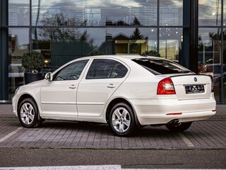 2012 Skoda Octavia II (A5) Рестайлинг, белый, 895000 рублей, вид 4