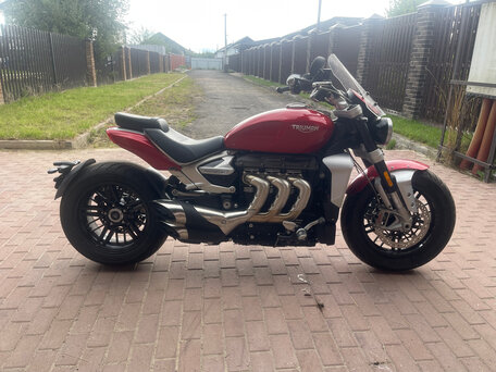 2022 Triumph Rocket 3, красный, 2500000 рублей, вид 2