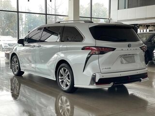 2024 Toyota Sienna IV, белый, 7000000 рублей, вид 4