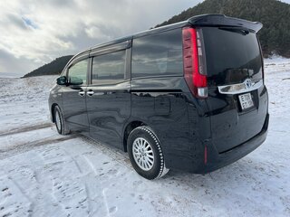 2014 Toyota Noah III (R80), чёрный, 1375000 рублей, вид 4