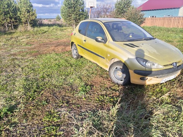 2002 Peugeot 206, жёлтый, 155000 рублей - вид 1