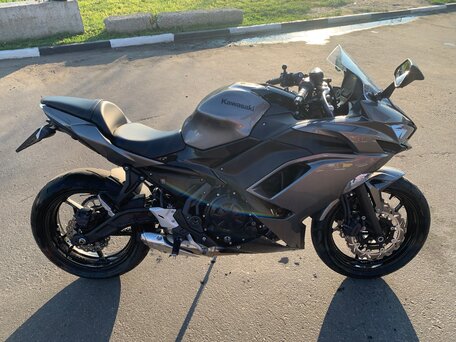 2021 Kawasaki Ninja 650, серый, 690000 рублей, вид 2
