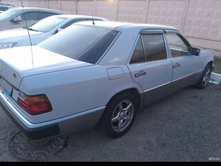 1991 Mercedes-Benz W124 200, голубой, 800000 рублей, вид 4