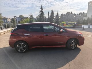2018 Nissan Leaf II (ZE1), красный, 1900000 рублей, вид 4