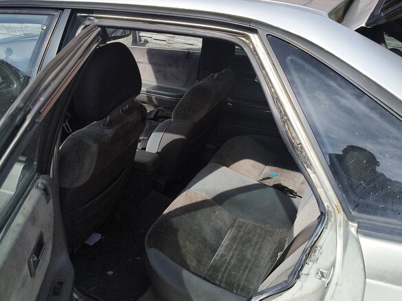 1988 Mazda 626 III (GD), серебристый, 50000 рублей - вид 3