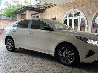 2022 Kia Cerato IV Рестайлинг, белый, 2990000 рублей, вид 2