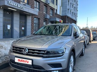 2017 Volkswagen Tiguan II, серебристый, 1840000 рублей, вид 1