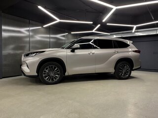 2025 Toyota Highlander IV (XU70), серебристый, 5190000 рублей, вид 4