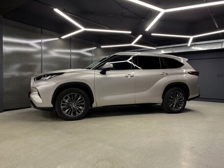 2025 Toyota Highlander IV (XU70), серебристый, 5190000 рублей, вид 4