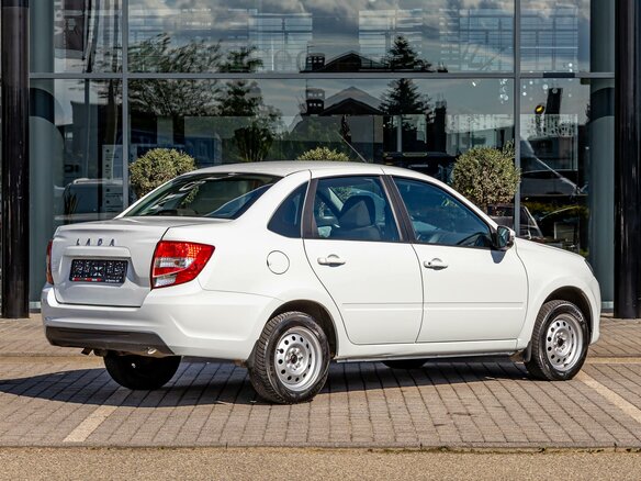 2024 Lada (ВАЗ) Granta I Рестайлинг, белый, 755000 рублей - вид 5
