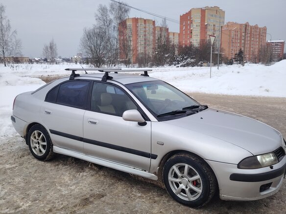 2002 Mitsubishi Carisma I Рестайлинг, серебристый, 240000 рублей - вид 3