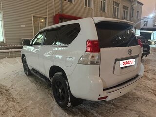 2013 Toyota Land Cruiser Prado 150 Series Рестайлинг 1, белый, 3299999 рублей, вид 4
