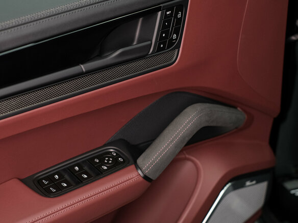 2026 Porsche Cayenne GTS III Рестайлинг, чёрный, 25600000 рублей - вид 13