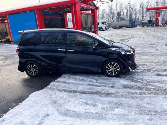 2018 Toyota Sienta II Рестайлинг, чёрный, 1550000 рублей - вид 4