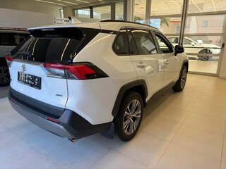 2021 Toyota RAV4 V (XA50), белый, 3154500 рублей, вид 4