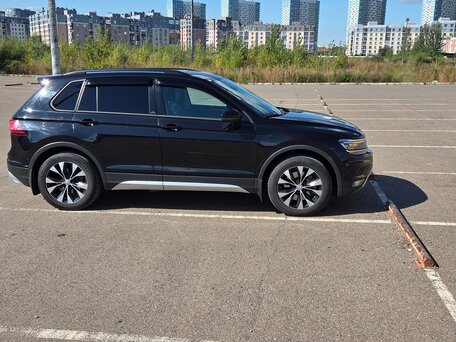 2019 Volkswagen Tiguan II, чёрный, 2800000 рублей, вид 5