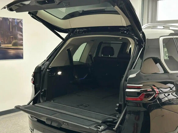 2023 BMW X7 40i I (G07) Рестайлинг, чёрный, 10977000 рублей - вид 15