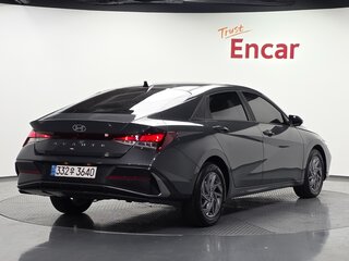 2023 Hyundai Avante VII Рестайлинг, чёрный, 1950000 рублей, вид 3
