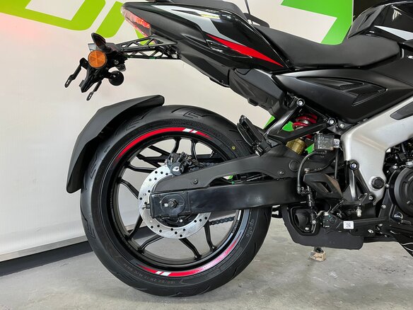 2026 Bajaj Pulsar NS400Z, чёрный, 484990 рублей - вид 6