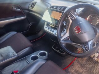 2010 Honda Stream II Рестайлинг, белый, 1100000 рублей, вид 5