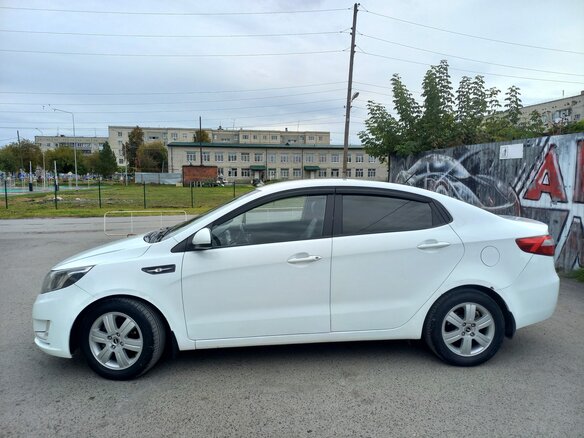 2014 Kia Rio 4-speed III, белый, 785000 рублей - вид 5