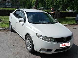 2010 Kia Cerato 6-speed II, белый, 700000 рублей, вид 1