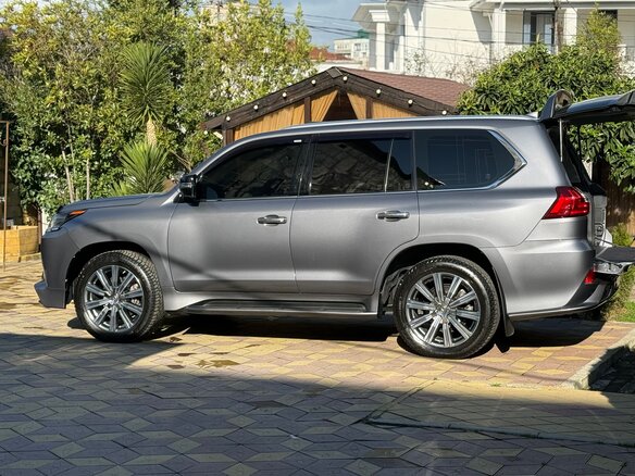2016 Lexus LX 570 III Рестайлинг 2, серый, 7500000 рублей - вид 5