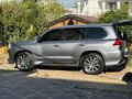 2016 Lexus LX 570 III Рестайлинг 2, серый, 7500000 рублей - вид 5