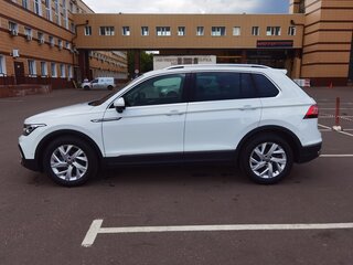 2023 Volkswagen Tiguan II Рестайлинг, белый, 3450000 рублей, вид 2