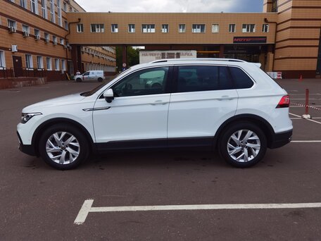 2023 Volkswagen Tiguan II Рестайлинг, белый, 3350000 рублей, вид 2