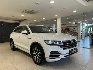 2020 Volkswagen Touareg III, белый, 6820000 рублей, вид 3