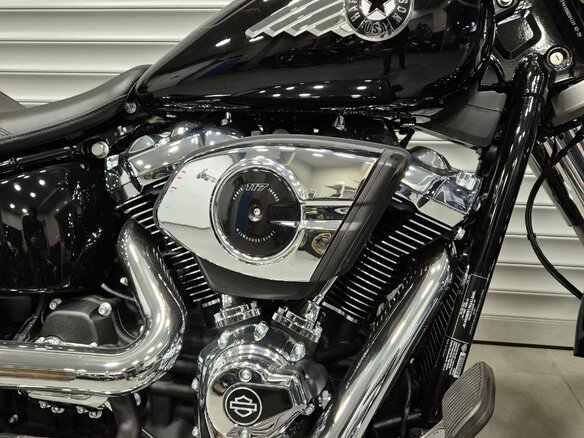 2026 Harley-Davidson Fat Boy, чёрный, 3800000 рублей - вид 4